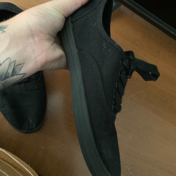 Black canvas shoes - Picture 1 of 4